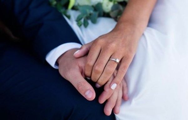 engagement-rings-hand
